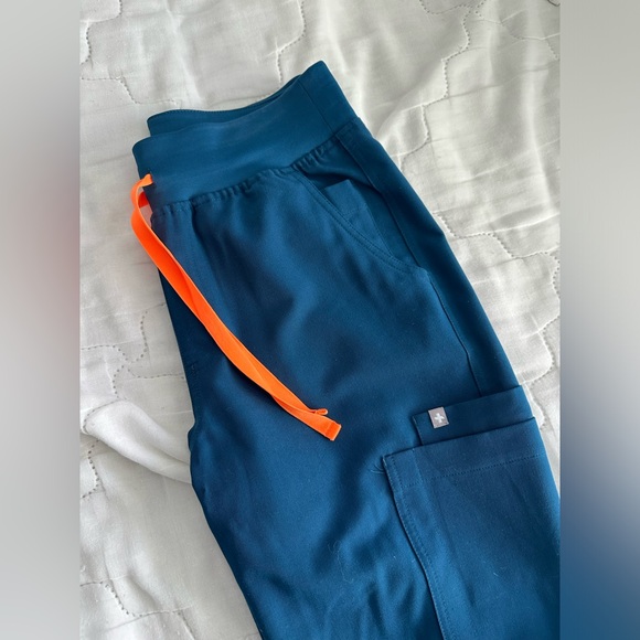 Figs Women’s Deep Reef Yola High Waisted - Petite Skinny Scrub Pants - Small - Picture 2 of 11